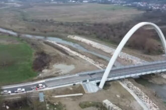 foto a fost finalizat podul cu cel mai mare arc parabolic din romania unde este amplasat si ce legaturi asigura 69275afcdbb1e