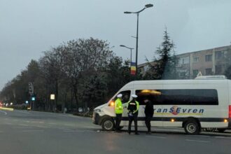 foto accident cu un microbuz in zona dacia 691a0b7d63db4