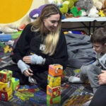 foto angelina jolie a facut o vizita surpriza intr un oras ucrainean devastat de razboi 690b9d804619b