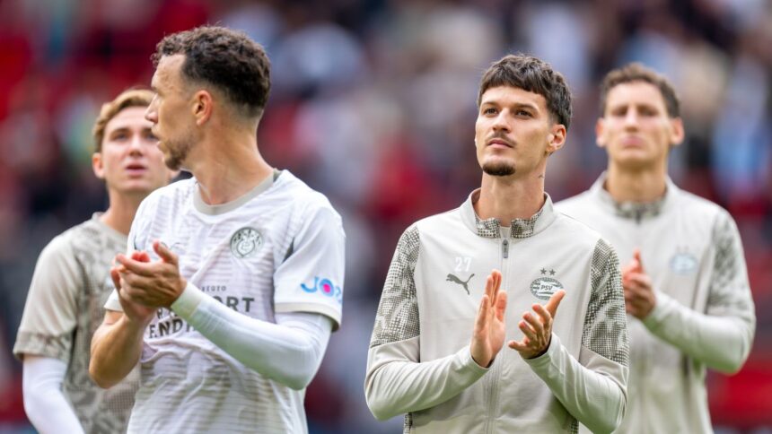 foto emotie pura in champions league gestul fanilor lui psv inaintea meciului din grecia esti mort doar cand esti uitat 690a5c2d601c4