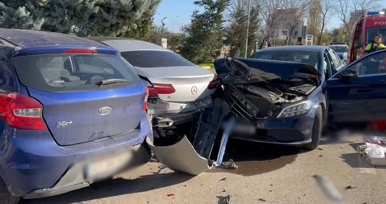 foto grav accident rutier in zona hotelului malibu din mamaia 692477f20e994