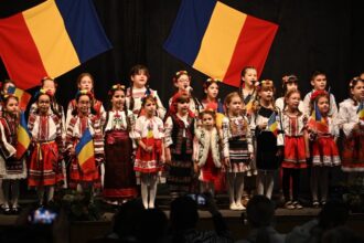 foto micutii talentati din medgidia au sustinut astazi spectacolul intitulat romanie colt de rai ropote de aplauze au rasunat pentru micii artisti in casa de cultura i n roman 692b27f56e29f