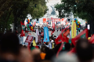 foto proteste la lisabona zeci de mii de portughezi sunt nemultumiti de prevederile legislative care ar face concedierea mai usoara 69105a7f64cb5