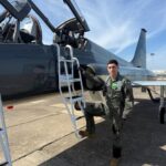 foto romanul care antreneaza viitorii piloti nato locotenentul claudiu fusaru cel mai tanar instructor t 38 la enjjpt 690c9633a6570