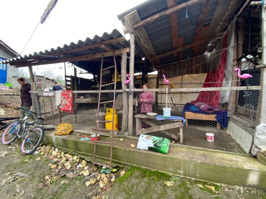 foto si tu poti ajuta o familie din ostrov a ramas fara casa in prag de iarna ana ionut si andreea au nevoie urgent de sprijin 691091b579232