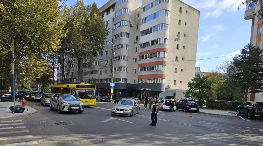 foto video bmw implicat in accident langa policlinica 2 69088ca334f5c