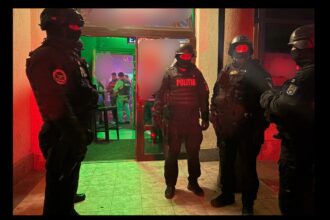 foto video razii cu 200 de politisti in constanta agigea si cumpana adolescenta de 16 ani gasita cu arma alba in clubul heaven 6919d6d0c643d