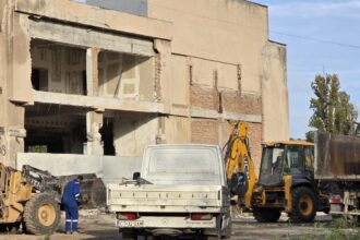 galerie foto adio abator continua demolarea fostelor hale de productie in locul lor vor rasari blocuri moderne 69094d02ae775