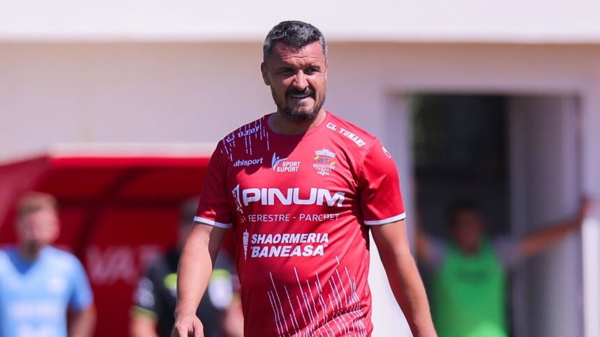 galerie foto budescu fotbalistul cu tricoul cu burta pe drumuri se alege praful de echipa unde a jucat 6908af463972e