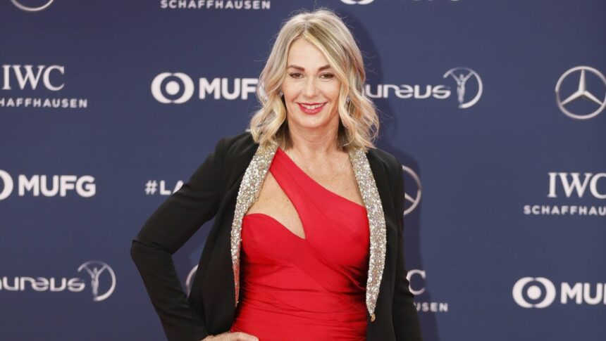 galerie foto nadia comaneci la 64 de ani zeita de la montreal sarbatorita de dinamo clubul la care lucreaza 69142df0613ca