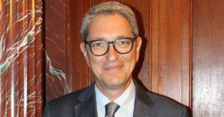 guvernul l a rechemat in tara pe consulul romaniei la cape town fostul prezentator tv andrei zaharescu el se afla la post din 2013 691f3d64804b4