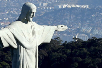 iisus nu a aparut pe un deal din franta anunta vaticanul o localnica sustine ca l a vazut pe mantuitorul de 49 de ori 6914add0964a8
