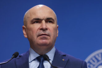 ilie bolojan anunta ca va intarzia bugetul pentru anul 2026 premierul vrea un deficit de 65 din pib anul viitor 691b249c2f925