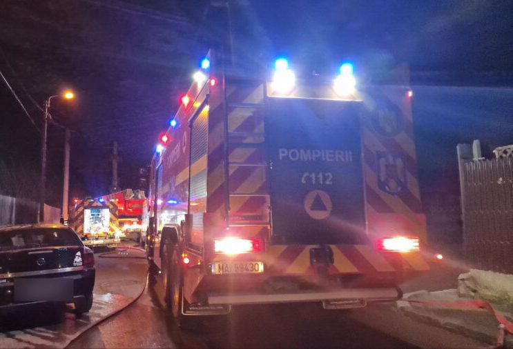 incendiu de proportii la fabrica munca si arta din constanta intervin forte impresionante 6922028d2e5a4