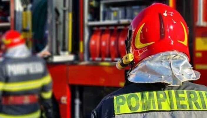 incendiu intr un apartament de pe str badea cartan din constanta mai multe persoane s au evacuat 691b0187dc093