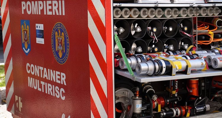 incendiu la o casa din valu lui traian pompierii intervin cu trei autospeciale de stingere 6909d6ffbdd00