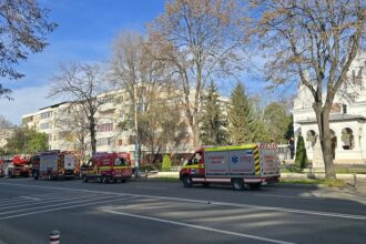 interventie a pompierilor pe bdul tomis din constanta o persoana de 84 de ani transportata la spital 692702562fb12