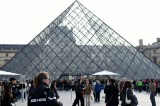 jaful de 88 de milioane de euro de la luvru ministrul francez de interne promite rezultate rapide privind recuperare bijuteriilor 69071c6009bca