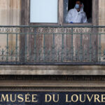 jaful de la luvru adn gasit pe vitrinele sparte o femeie a fost inculpata un alt suspect urmeaza sa fie judecat 690637e02d3ae