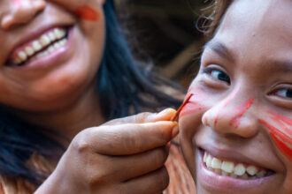 jumatate dintre popoarele indigene izolate ale lumii risca sa dispara richard gere cat timp ii mai privim ca pe daune colaterale 690774475f8c6