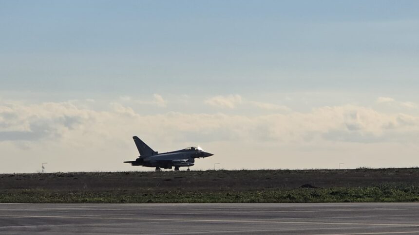 live foto video ministrul apararii ionut mosteanu si comandantul fortelor terestre ale sua in europa si africa prezenti la baza 57 aeriana mihail kogalniceanu 692571829e407