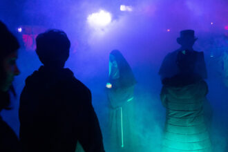 mai multi participanti la o petrecere uriasa de halloween in germania au lesinat brusc ipoteza unui drog periculos luata in calcul 69063b60c3a40