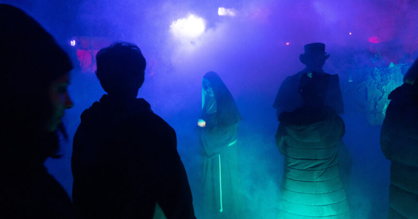 mai multi participanti la o petrecere uriasa de halloween in germania au lesinat brusc ipoteza unui drog periculos luata in calcul 69063b60c3a40