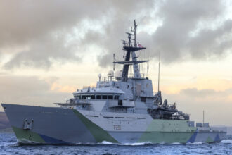 marea britanie a interceptat o nava de razboi ruseasca si un petrolier al moscovei in largul coastei britanice 69242b7046c88