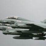 marea britanie ameninta ca va distruge navele ruse care indreapta laserele catre pilotii trimisi sa supravegheze zona 691de15816972