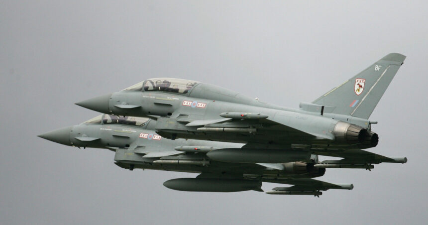 marea britanie ameninta ca va distruge navele ruse care indreapta laserele catre pilotii trimisi sa supravegheze zona 691de15816972