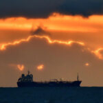 milioane de barili de petrol rusesc blocati pe mare ce impact au sanctiunile sua asupra rutelor comerciale globale 6922bdd0a0b1e