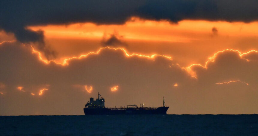 milioane de barili de petrol rusesc blocati pe mare ce impact au sanctiunile sua asupra rutelor comerciale globale 6922bdd0a0b1e