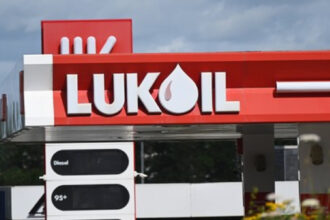 ministrul energiei anunta ca trei companii vor sa cumpere activele lukoil in romania 6925a3cb6d157