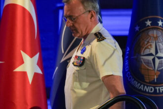 ministrul ionut mosteanu s a intalnit la bucuresti cu amiralul pierre vandier sact cu o zi inainte de nato industry forum 2025 6909f42c3d76e