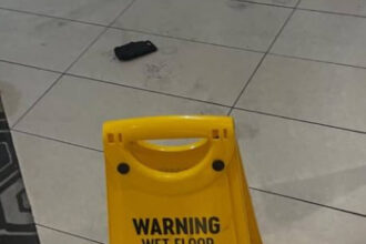 momente de panica pe aeroportul din melbourne o baterie externa a luat foc iar un barbat a fost ranit 690da5d05555c