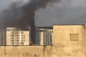 news alert incendiu cu degajari mari de fum intr un bloc cu 11 etaje din bucuresti sase persoane au fost transportate la spital 69217002f3c3d
