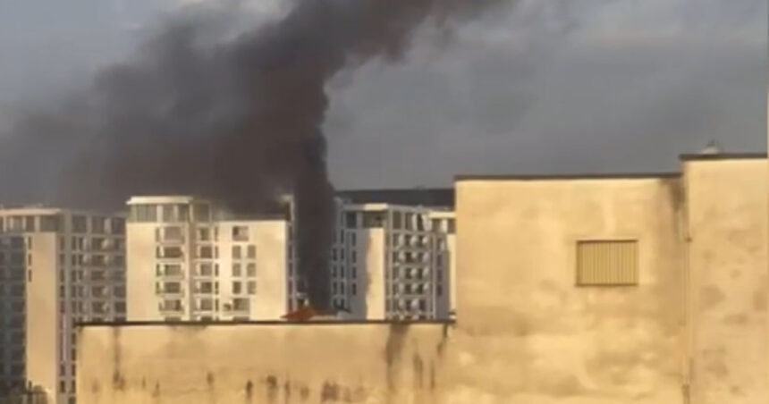 news alert incendiu cu degajari mari de fum intr un bloc cu 11 etaje din bucuresti sase persoane au fost transportate la spital 69217002f3c3d