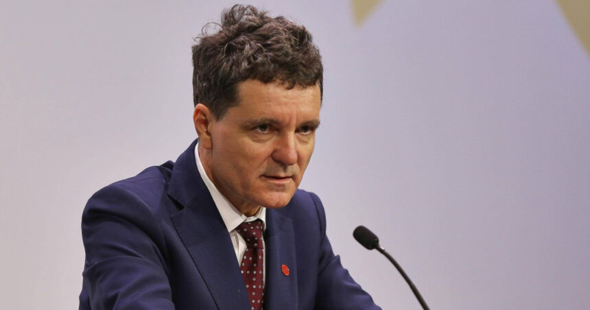 nicusor dan cere revenirea la o lege a salarizarii unitare exista diferente mari intre institutii si oamenii pleaca 69206bdfbc534