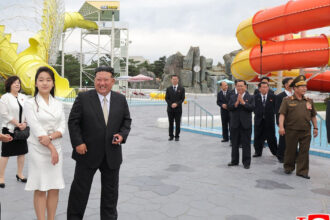 noii bogati din coreea de nord isi cumpara parfumuri chanel si haine de blana care costa cat o casa 6927eb3562acb