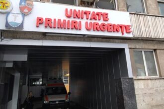 o fetita de 2 ani a cazut de la etajul 2 al unui bloc din constanta 69062545b6ac2