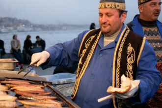 o turista din germania si cei doi copii ai sai au murit la istanbul dupa ce au consumat mancare preparata pe strada sotul ei la ati 69179aa9a856e