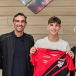 oficial fiul cristinei pirv joaca fotbal si a semnat in brazilia 690deaa335426