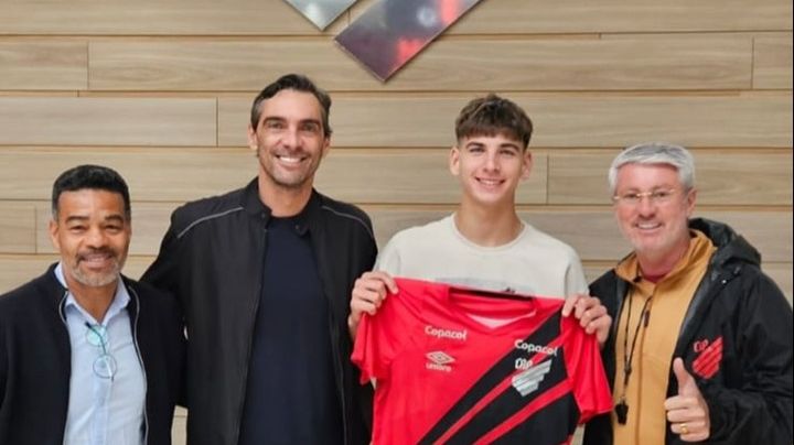 oficial fiul cristinei pirv joaca fotbal si a semnat in brazilia 690deaa335426