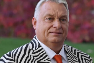 orban arata cu degetul catre acuzatiile de coruptie de la kiev ucraina riposteaza cu o mema virala costum de zebra 69164ccf79797