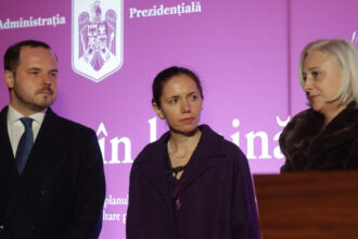 palatul cotroceni iluminat in violet pentru copiii nascuti prematur in romania mesajul partenerei presedintelui nicusor dan 691b8bb05e8e4