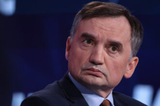 parchetul polonez cere arestarea fostului ministru conservator al justitiei refugiat in ungaria ce acuzatii i se aduc 69161b86619ea