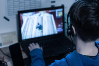 parlamentul european cere reguli stricte online pentru minori limita de varsta de 16 ani si interzicerea practicilor adictive 6926ffaac10eb