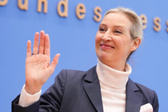 partidul german de extrema dreapta afd este suspectat ca a transmis in mod sistematic secrete militare rusiei der spiegel 690d89b2339d3