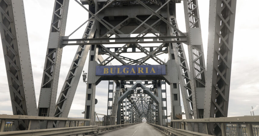 podul peste dunare de la giurgiu se inchide complet pentru doua zile care sunt rutele alternative 690858c8d7b76