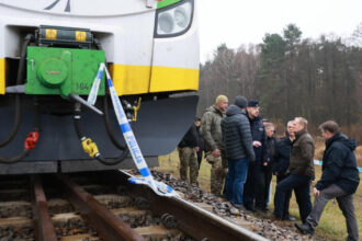polonia se gandeste sa utilizeze drone pentru a supraveghea infrastructura critica in urma sabotajului care a vizat calea ferata 6926e72fa8d99